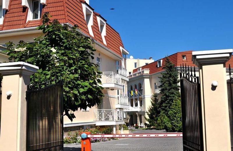 Palace Del Mar