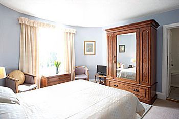 Molesworth Manor
