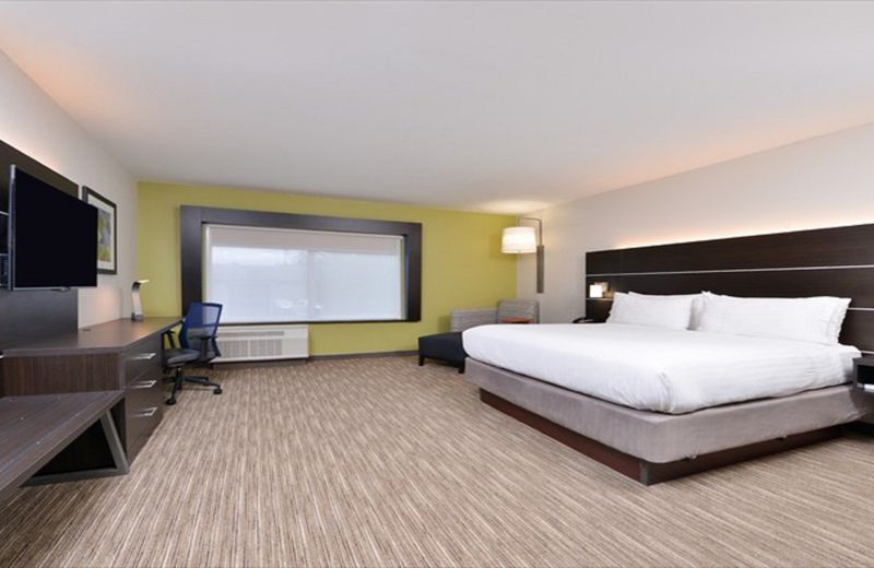 Holiday Inn Express & Suites - Parkersburg East, an IHG Hotel