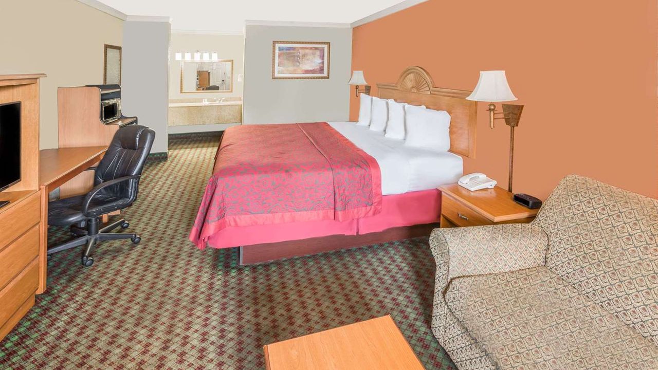 OYO Hotel Pineville LA Hwy 165