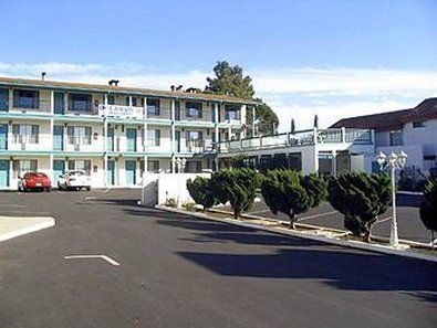 Beachwalker Inn & Suites