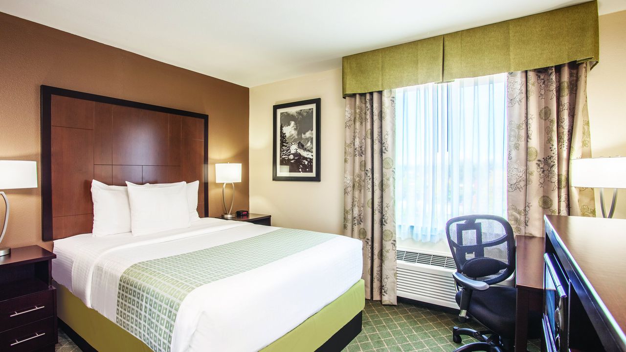 La Quinta Inn & Suites by Wyndham Portland Airport