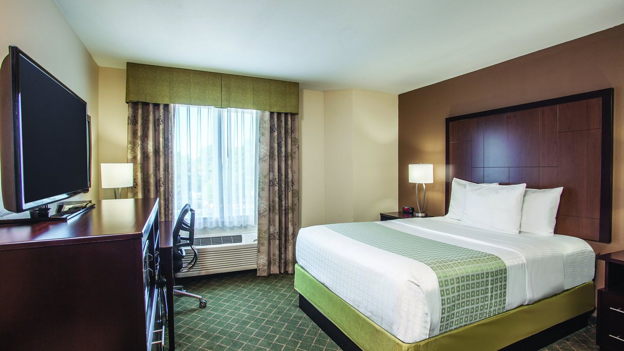 La Quinta Inn & Suites by Wyndham Portland Airport