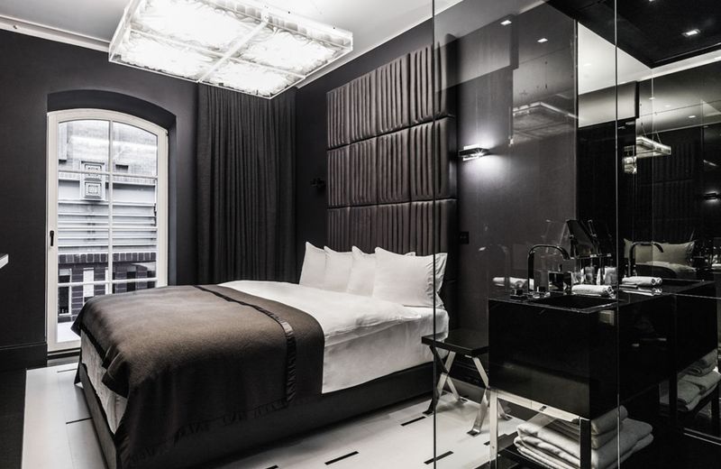 Hotel Blow Up Hall 5050