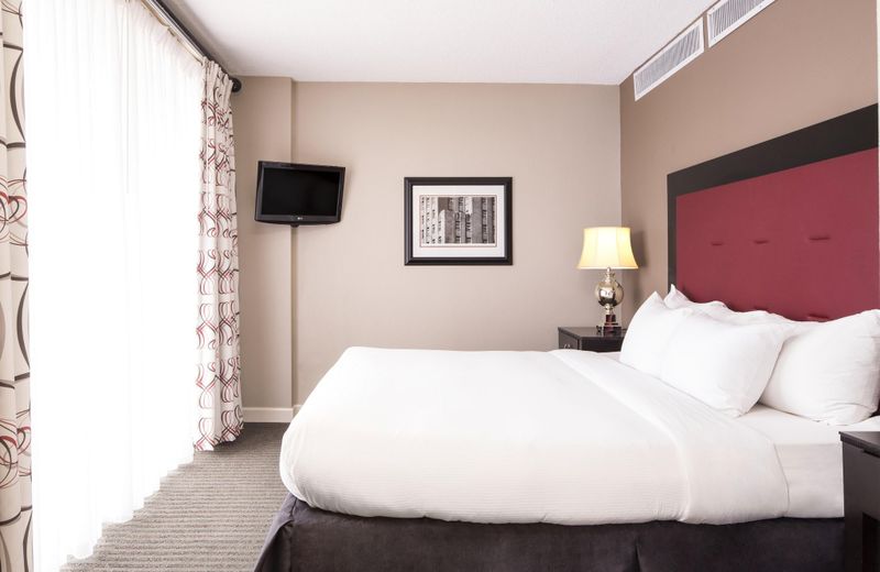 DoubleTree by Hilton Hotel Raleigh - Brownstone - University