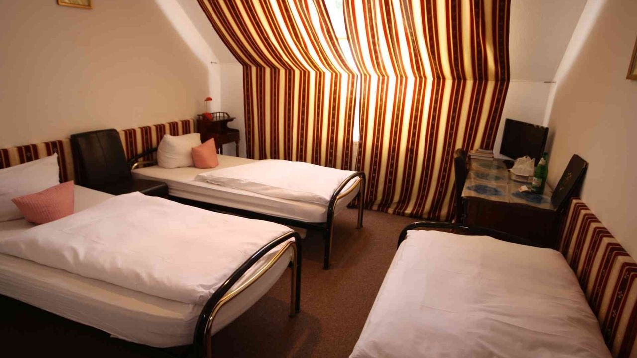 Hotel Attaché