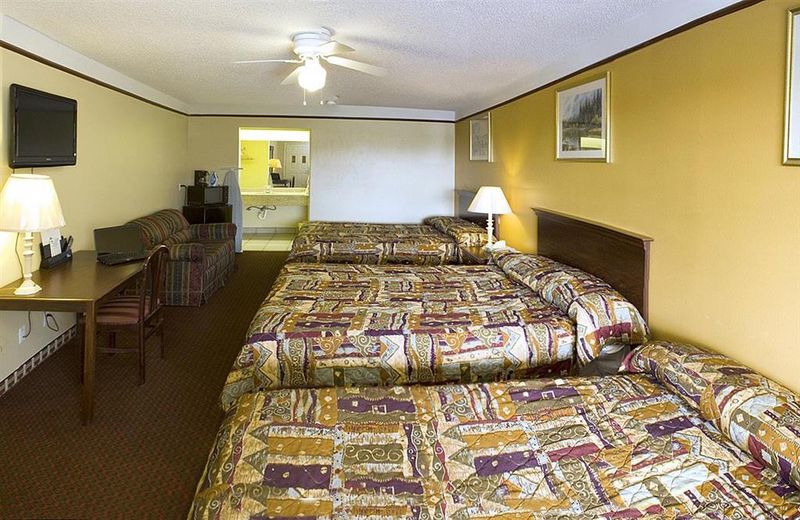 Deluxe Inn and Suites