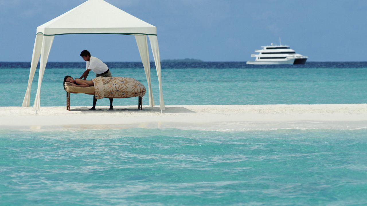 Four Seasons Explorer