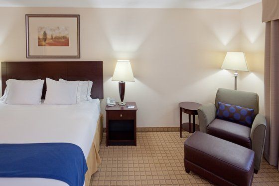 Holiday Inn Express Hotel & Suites Rochester, an IHG Hotel