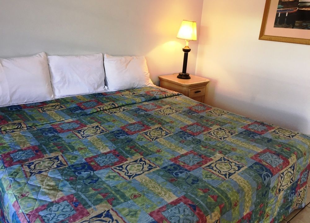 Magic Sun Tan Motel