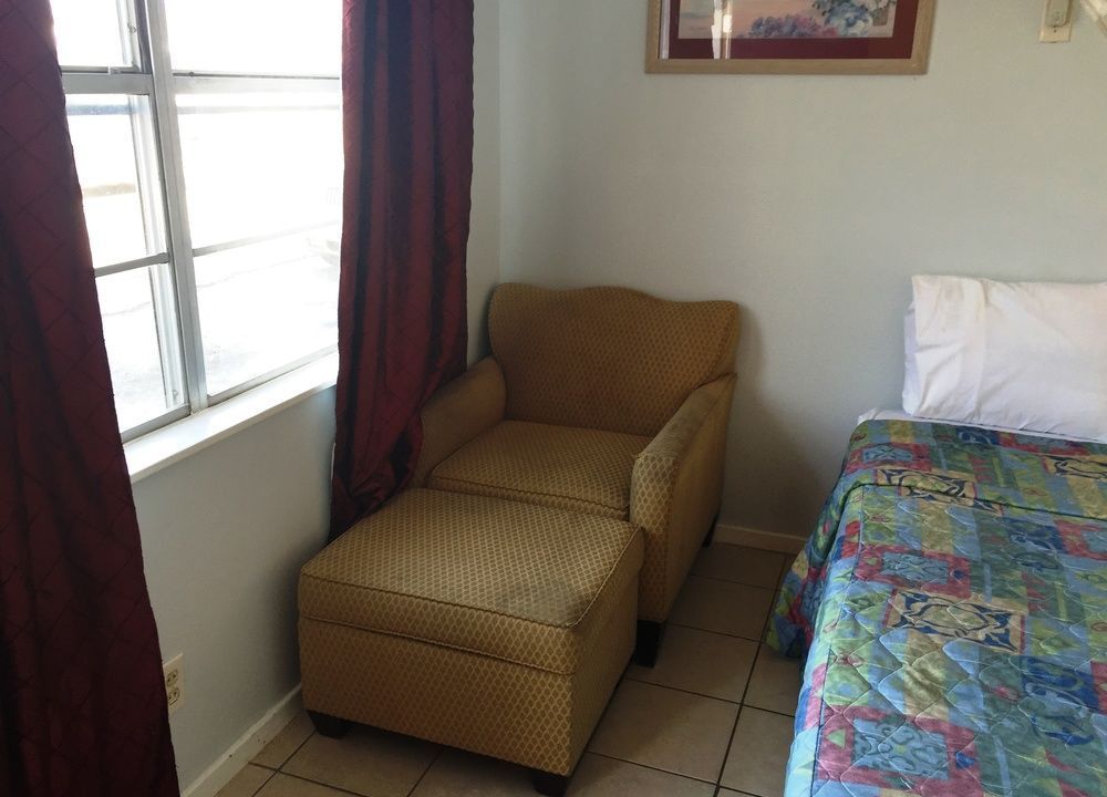 Magic Sun Tan Motel