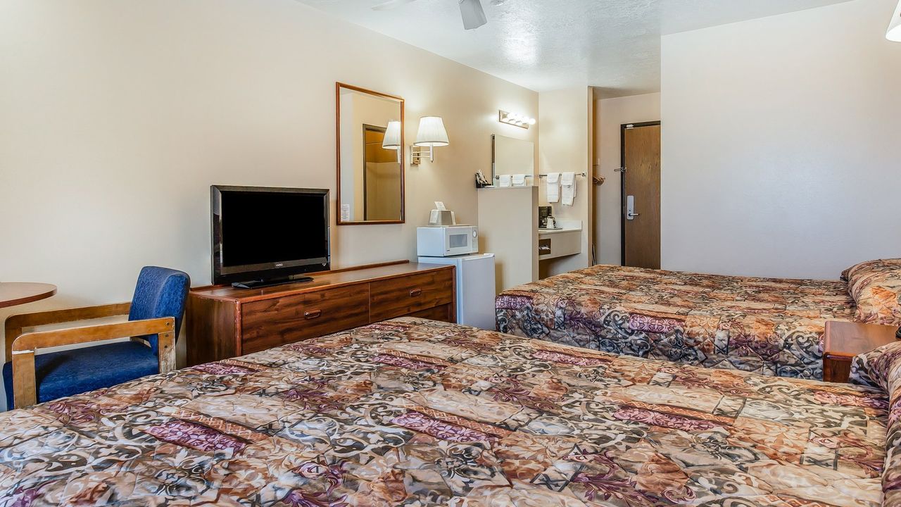 Quality Inn & Suites Salina National Forest Area