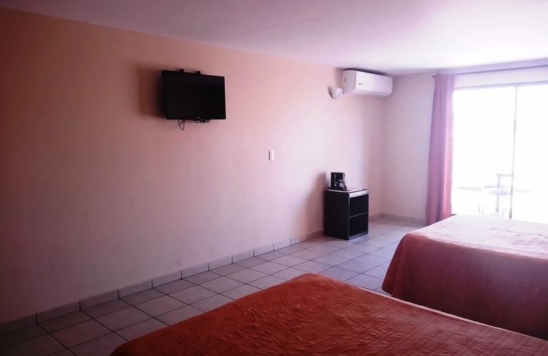 Los Jitos Hotel & Suites