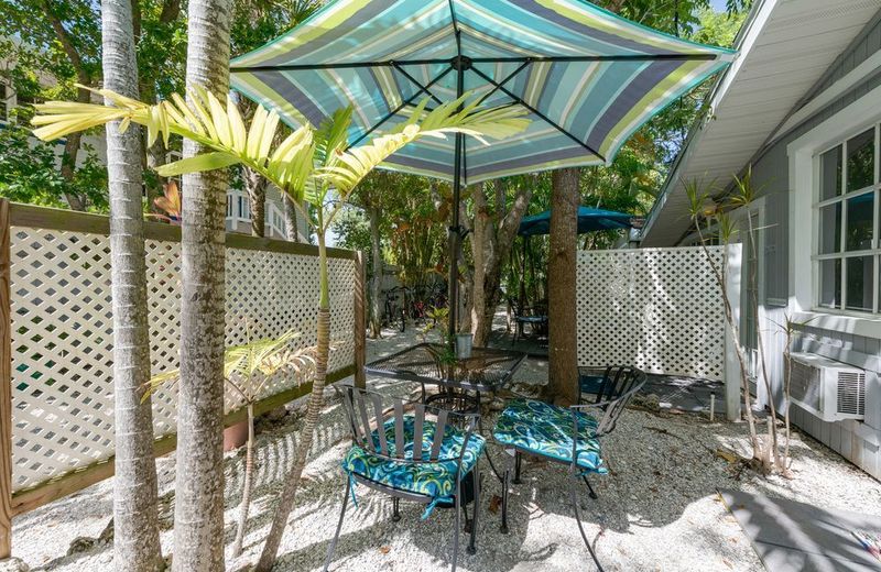 Tarpon Tale Inn