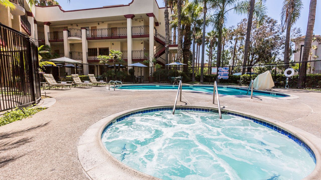 Comfort Inn & Suites Orange County John Wayne Airport