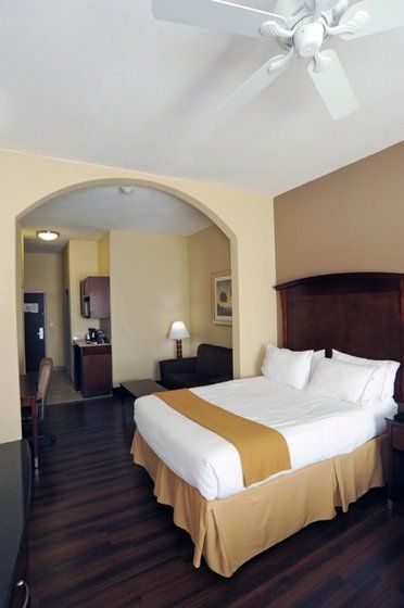 Holiday Inn Express Seguin, an IHG Hotel