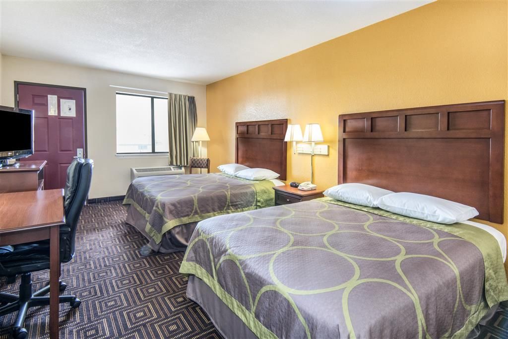 Super 8 by Wyndham Seguin
