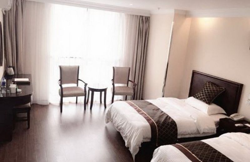 GreenTree Inn Shanghai Pudong Airport Heqing Town Middle Huanqing Road Express Hotel