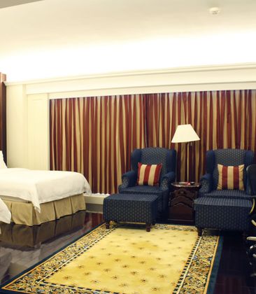 Crowne Plaza Hotel & Suites Landmark Shenzhen, an IHG Hotel - Nearby Luohu Border, Indoor heated swimming pool, Receive RMB100 SPA coupon upon check-in