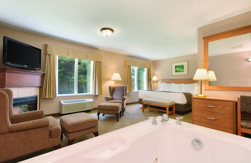 Days Inn & Suites by Wyndham Thunder Bay