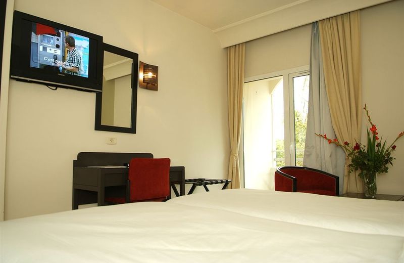 Ambassadeurs Hotel