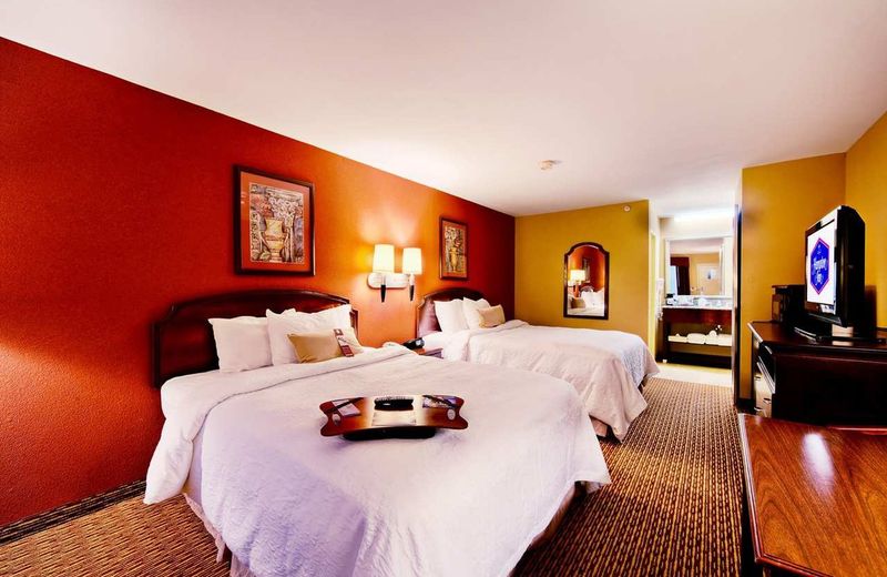 Days Inn & Suites by Wyndham Tyler