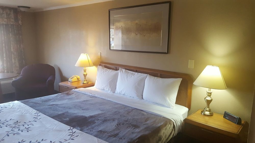 Airport Inn and Parking/Dayton International Airport