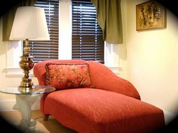 ASANTESANA GUEST QUARTERS