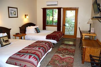 Glacier Guides Lodge