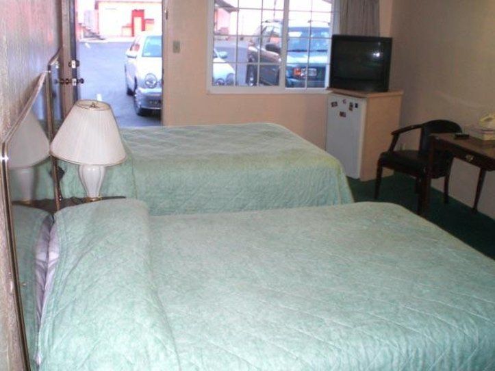 Sky Ranch Inn