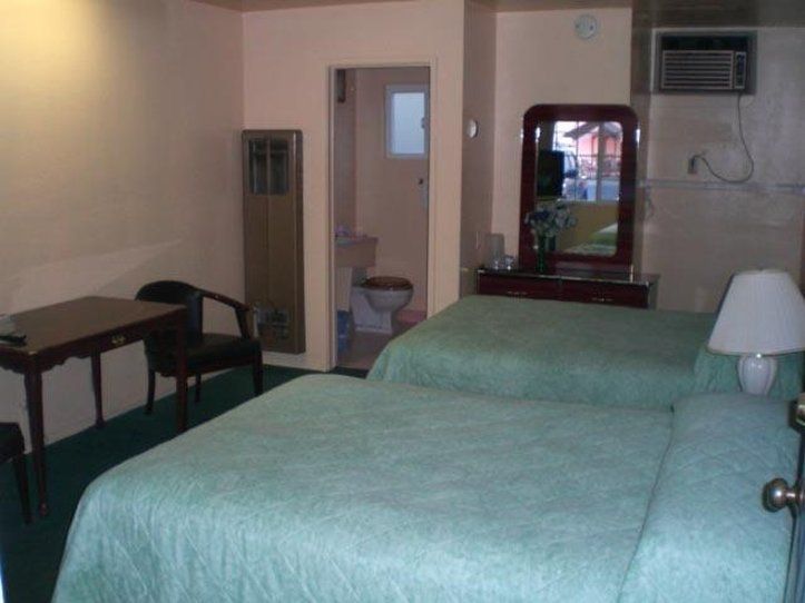 Sky Ranch Inn