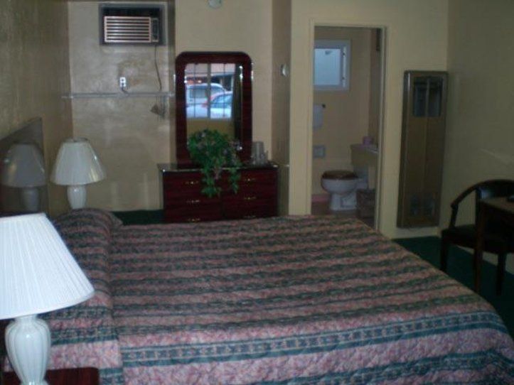 Sky Ranch Inn