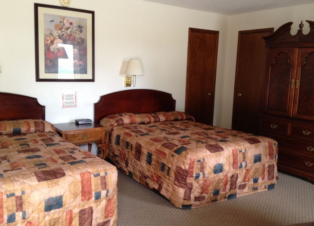 Crest Country Inn