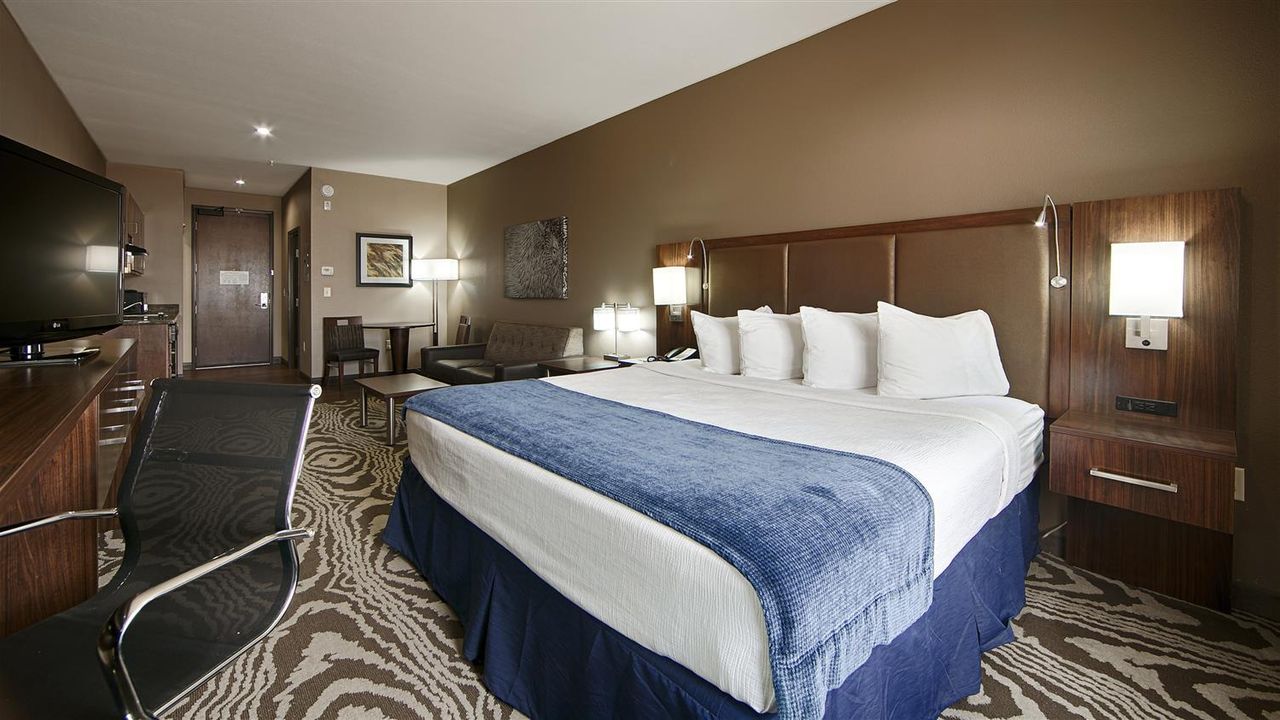 Best Western Plus Williston Hotel & Suites