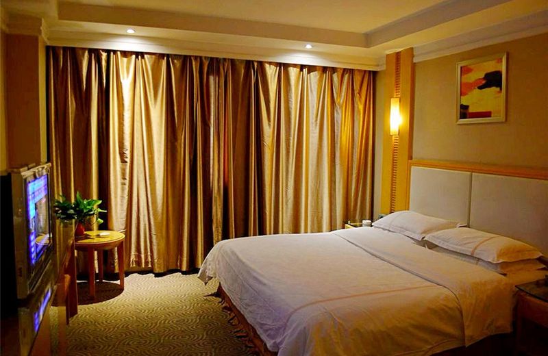East Hawaii Holiday Hotel