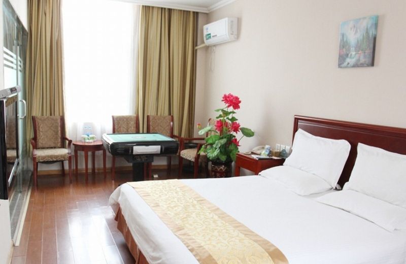 GreenTree Inn Xinyang Gushi Zhongshan Avenue Hongsu Avenue Express Hotel
