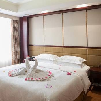 Halcyon Hotel & Resort