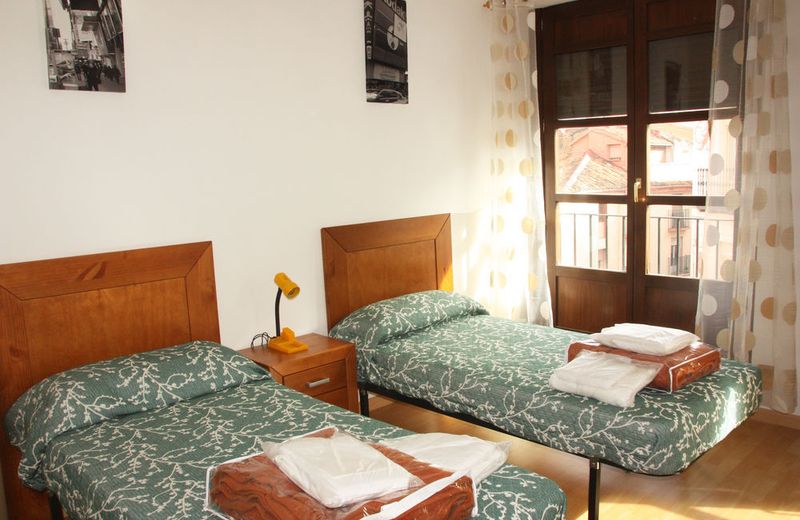Apartamentos Dos Torres – Pilar Suites.