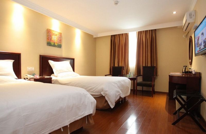 GreenTree Inn Jiangsu Zhenjiang Gaotie Wanda Square Express Hotel