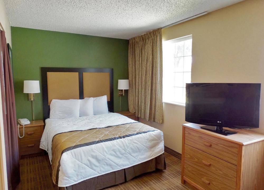 Extended Stay America Suites - Indianapolis - West 86th St