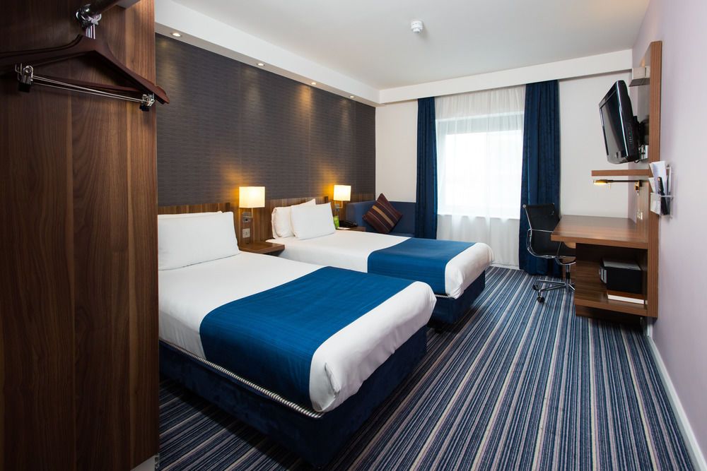 Holiday Inn Express London-Wimbledon-South, an IHG Hotel