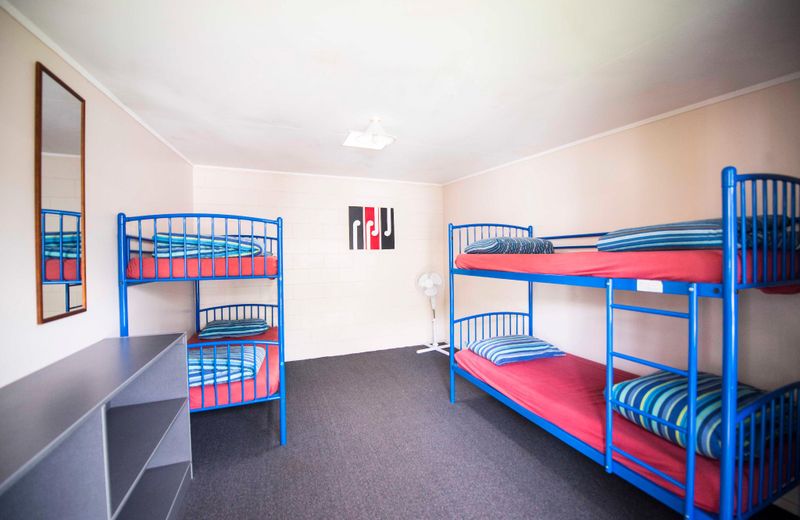 Beachcomber Lodge & Backpacker