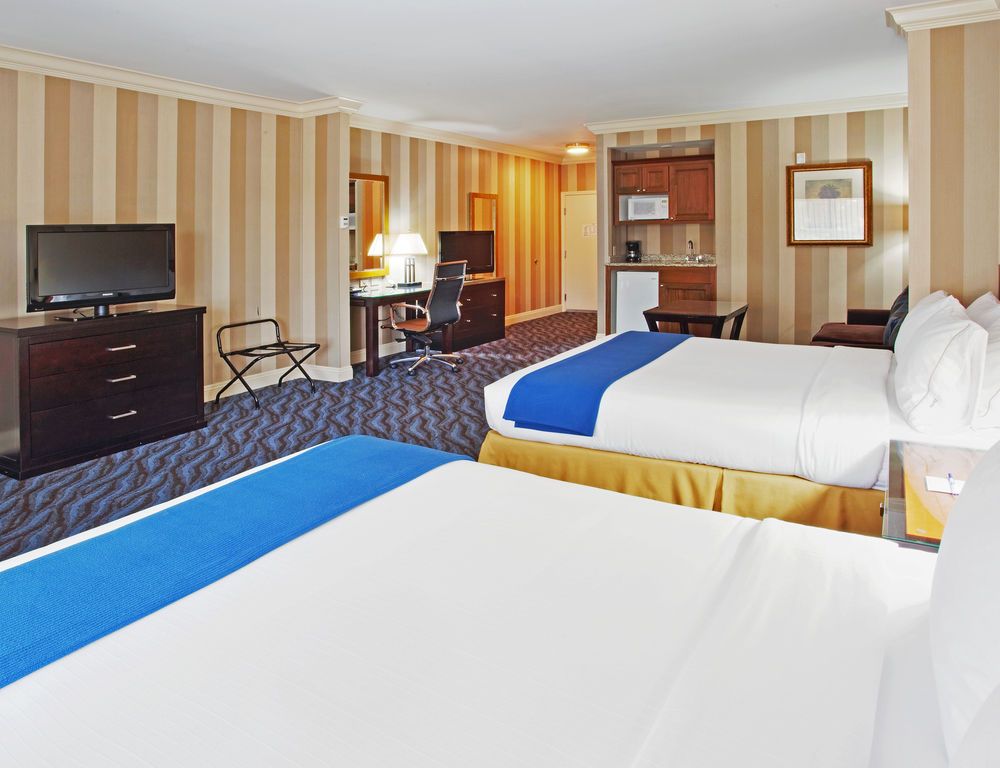 Holiday Inn Express Hotel & Suites Santa Cruz