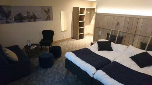 Tiraholms hotell