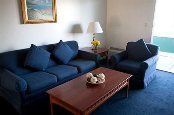 Coral Reef Inn & Condo Suites