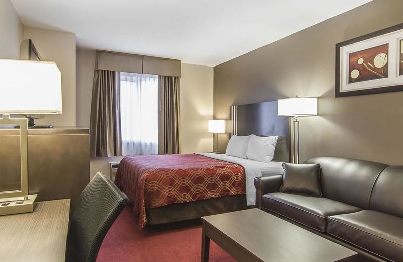 Econo Lodge Inn and Suites Lethbridge