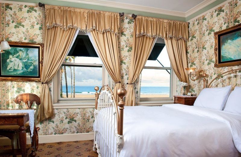 Doryman's Oceanfront Inn