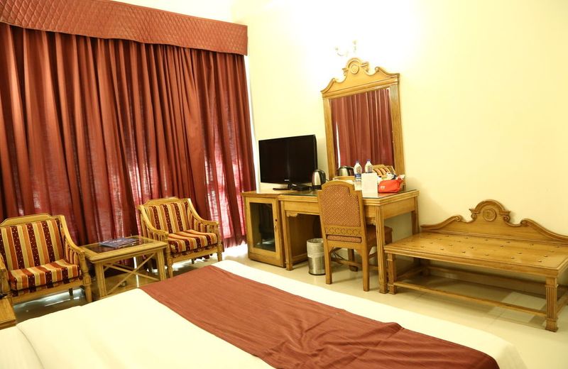 OYO 657 Hotel K C Cross Road