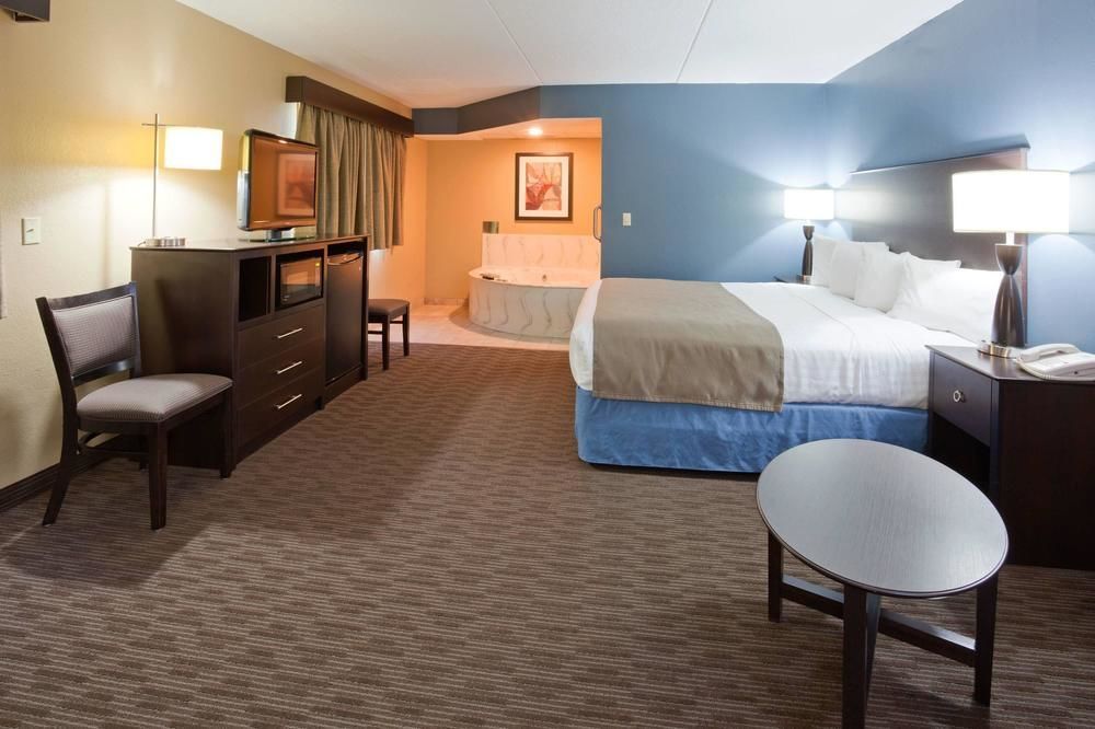 AmericInn by Wyndham Clear Lake