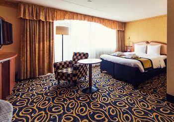 Carlton Square Hotel